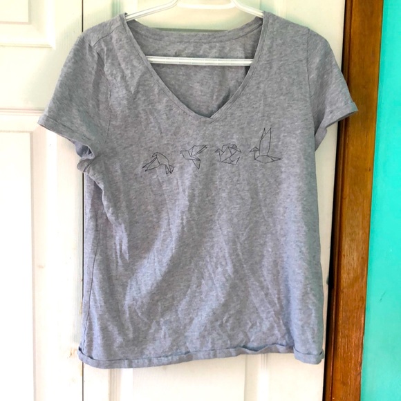 Essentials tee shirt, size small, grey with 4 birds. - Picture 1 of 2